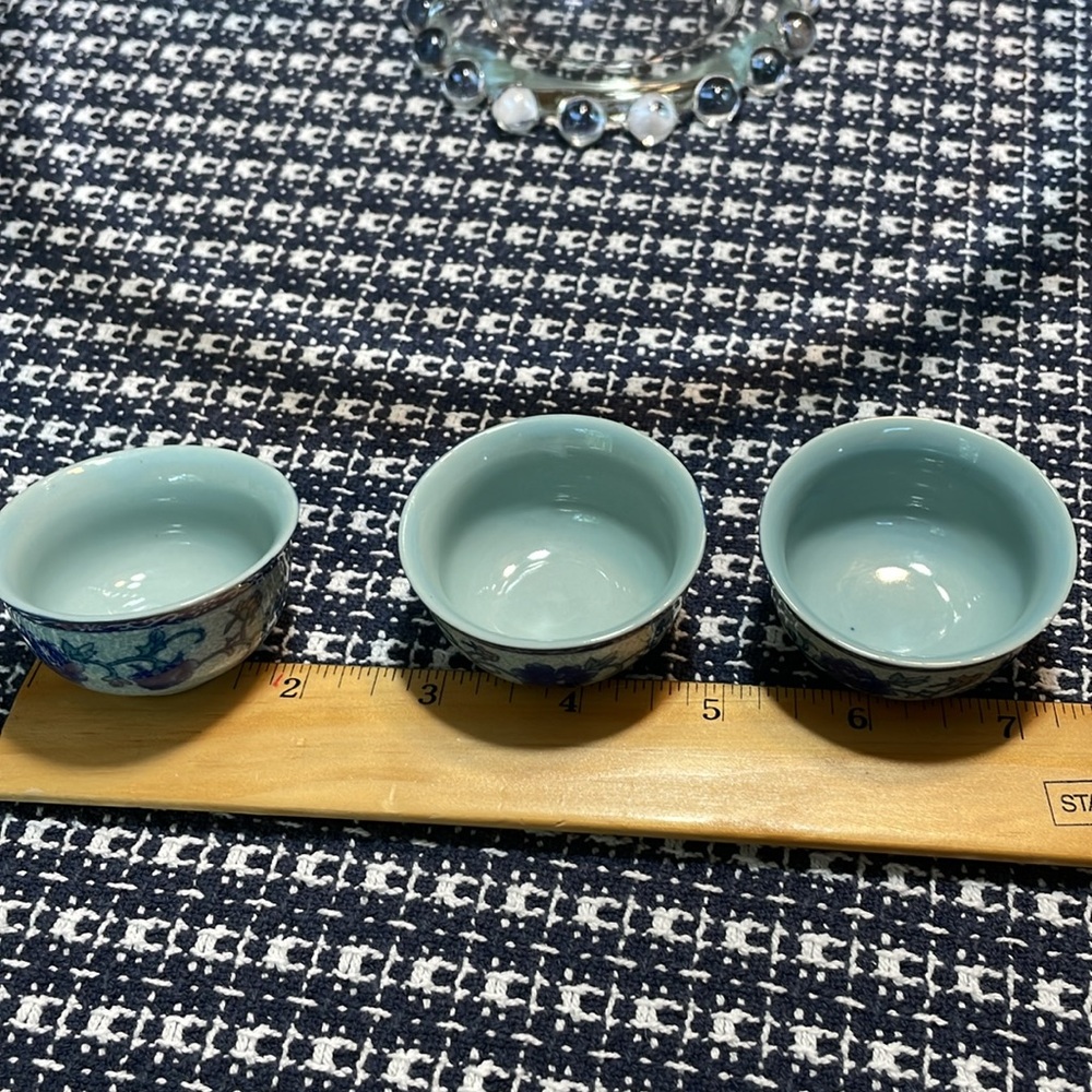 Tea cups - Picture 4 of 9